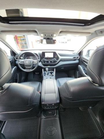 Photo of 2023 Wind Chill Pearl Toyota Highlander