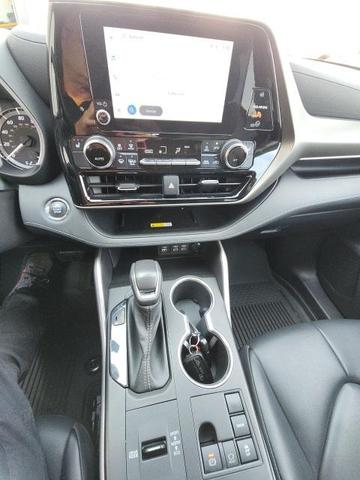 Photo of 2023 Wind Chill Pearl Toyota Highlander