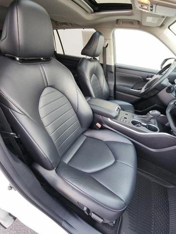 Photo of 2023 Wind Chill Pearl Toyota Highlander