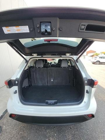Photo of 2023 Wind Chill Pearl Toyota Highlander