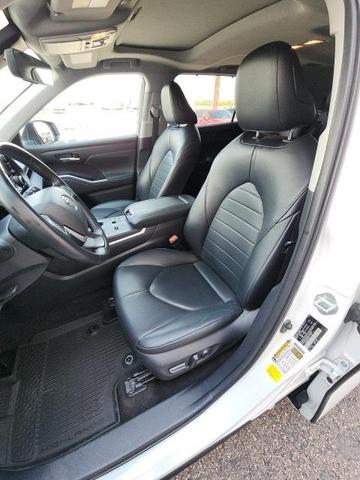 Photo of 2023 Wind Chill Pearl Toyota Highlander