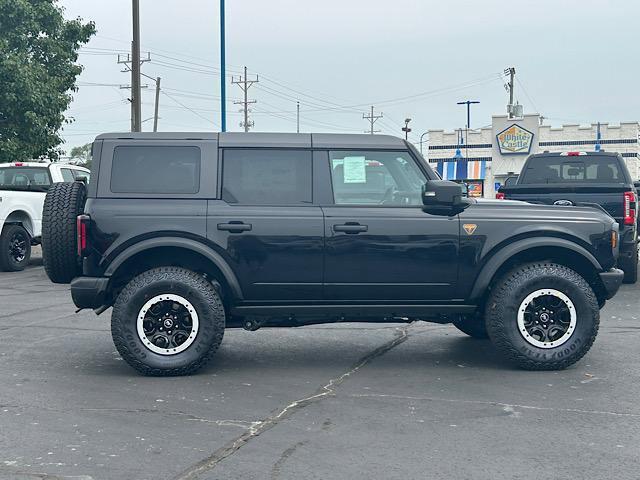 Photo of 2025 Shadow Black Ford Bronco