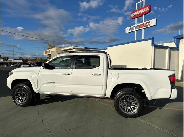 Photo of 2016 White Toyota Tacoma