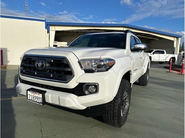 Photo of 2016 White Toyota Tacoma