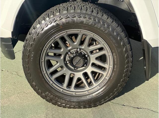 Photo of 2016 White Toyota Tacoma