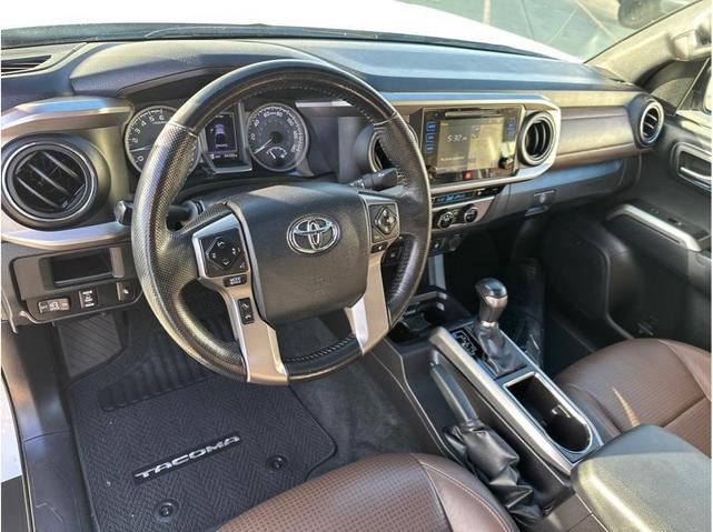 Photo of 2016 White Toyota Tacoma