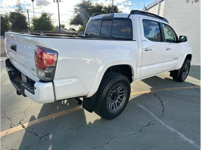 Photo of 2016 White Toyota Tacoma