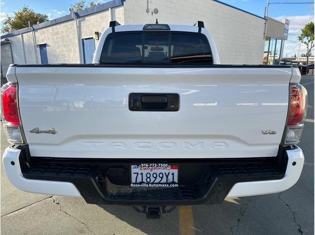 Photo of 2016 White Toyota Tacoma