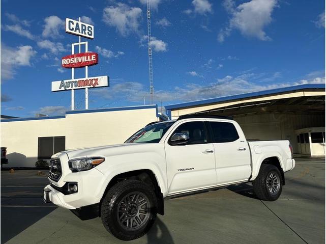 Photo of 2016 White Toyota Tacoma