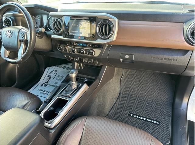 Photo of 2016 White Toyota Tacoma