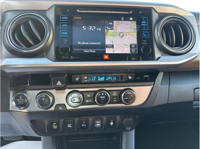 Photo of 2016 White Toyota Tacoma