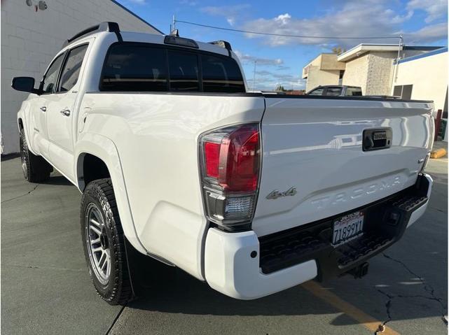 Photo of 2016 White Toyota Tacoma