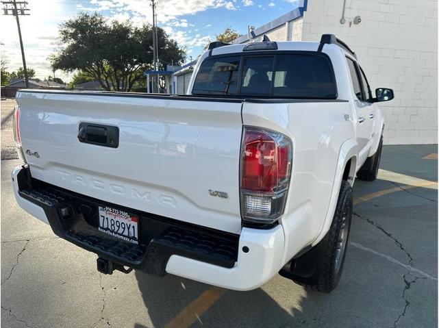 Photo of 2016 White Toyota Tacoma