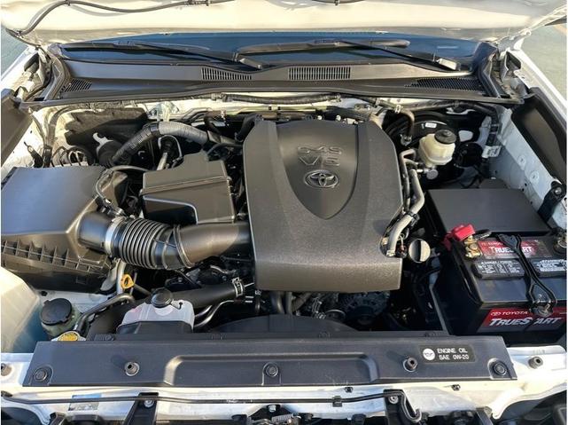 Photo of 2016 White Toyota Tacoma