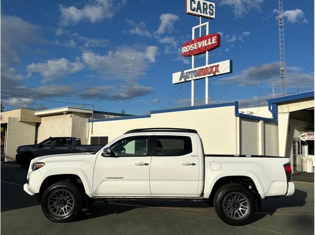 Photo of 2016 White Toyota Tacoma