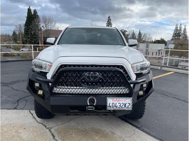 Photo of 2018 White Toyota Tacoma