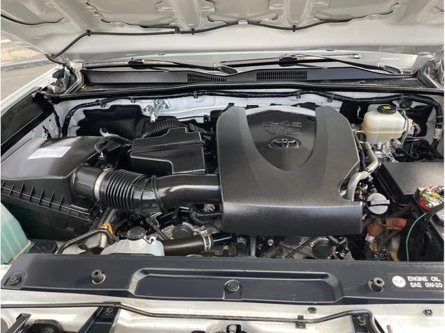 Photo of 2018 White Toyota Tacoma