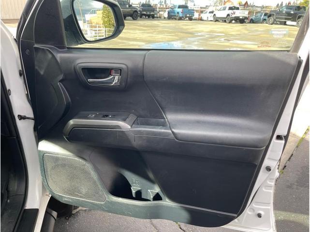 Photo of 2018 White Toyota Tacoma