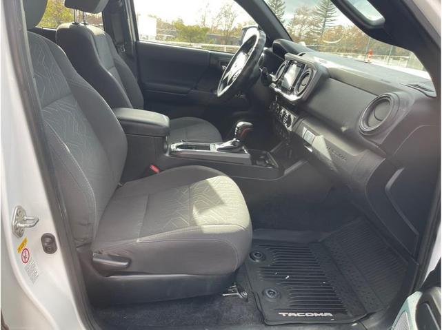 Photo of 2018 White Toyota Tacoma