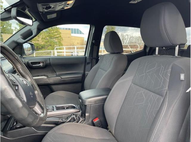 Photo of 2018 White Toyota Tacoma