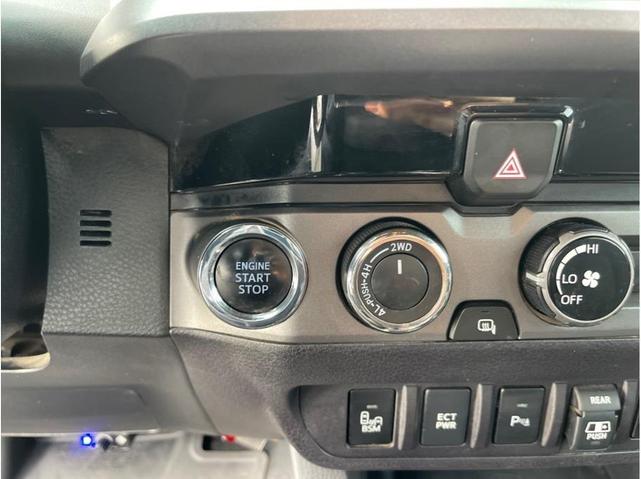 Photo of 2018 White Toyota Tacoma