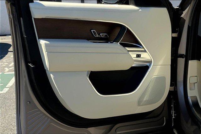 Photo of 2023 Lantau Bronze Land Rover Range Rover