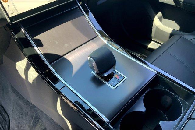 Photo of 2026 Ostuni Pearl White Land Rover Range Rover Velar