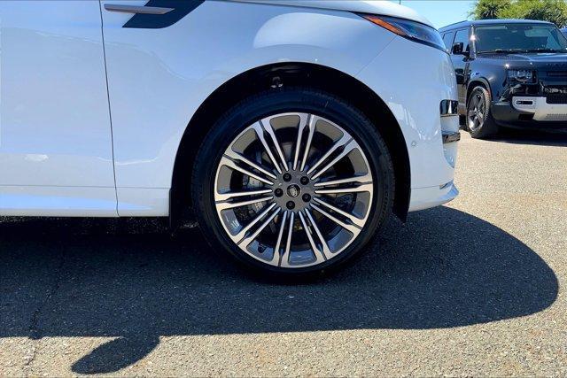 Photo of 2025 Fuji White Land Rover Range Rover Sport