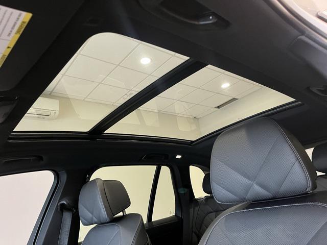 Photo of 2025 Mineral White Metallic BMW X5