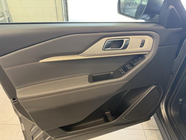 Photo of 2025 Carbonized Gray Metallic Ford Explorer