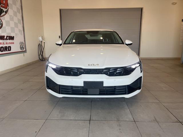 Photo of 2025 Snow White Pearl Kia K5