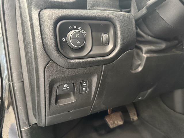 Photo of 2021 Diamond Black Crystal Pearlcoat RAM 1500