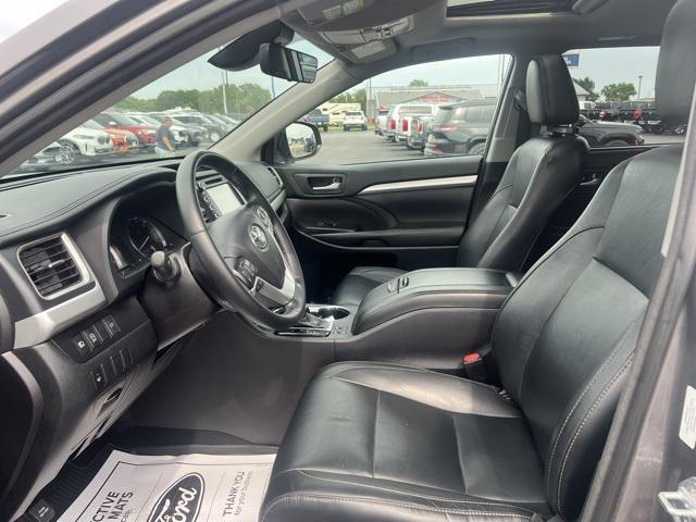 Photo of 2018 Predawn Gray Mica Toyota Highlander