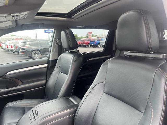 Photo of 2018 Predawn Gray Mica Toyota Highlander
