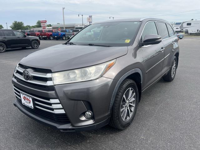 Photo of 2018 Predawn Gray Mica Toyota Highlander