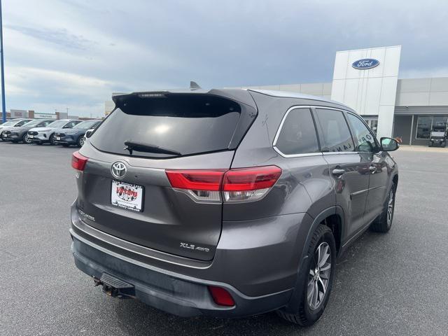 Photo of 2018 Predawn Gray Mica Toyota Highlander