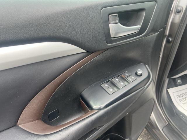 Photo of 2018 Predawn Gray Mica Toyota Highlander