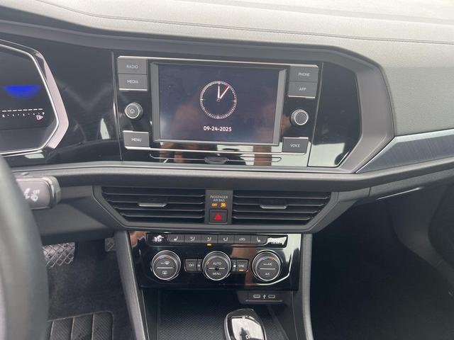 Photo of 2024 Platinum Gray Metallic Volkswagen Jetta