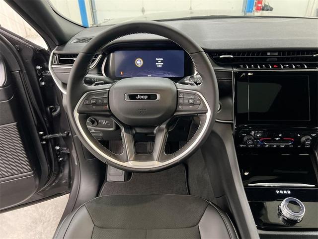 Photo of 2025 Metallic Jeep Grand Cherokee L