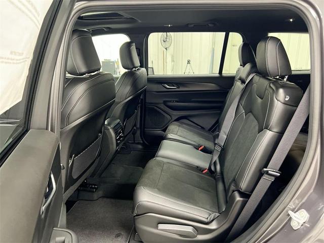 Photo of 2025 Metallic Jeep Grand Cherokee L