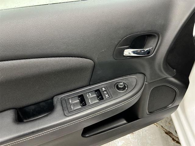 Photo of 2013 Bright White Clearcoat Dodge Avenger