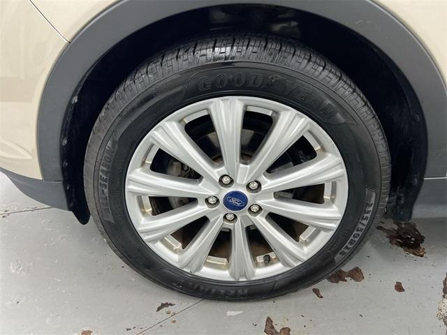 Photo of 2017 White Gold Metallic Ford Escape