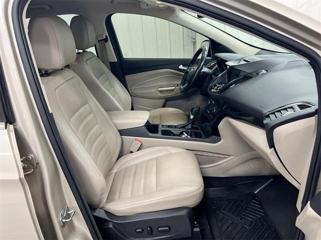Photo of 2017 White Gold Metallic Ford Escape