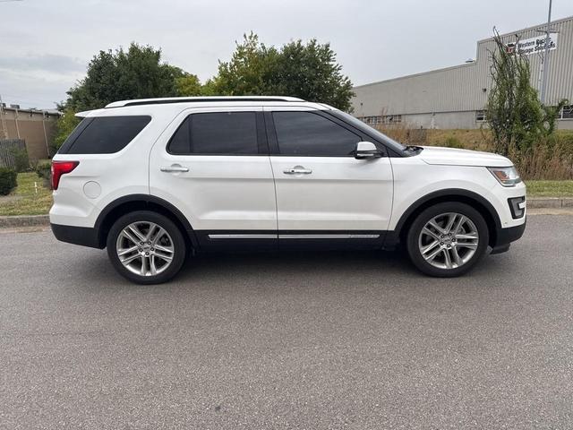 Photo of 2016 White Platinum Clearcoat Metallic Ford Explorer