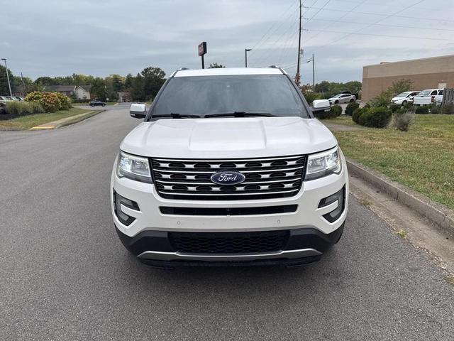 Photo of 2016 White Platinum Clearcoat Metallic Ford Explorer