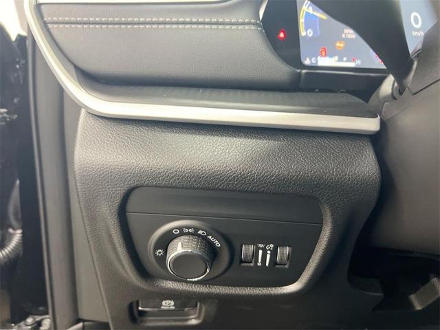 Photo of 2025 Diamond Black Jeep Grand Cherokee L