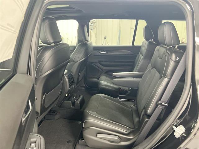 Photo of 2025 Diamond Black Jeep Grand Cherokee L