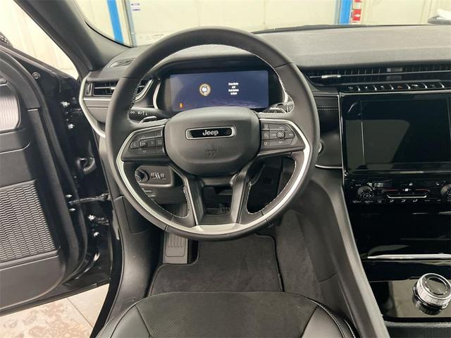 Photo of 2025 Diamond Black Jeep Grand Cherokee L