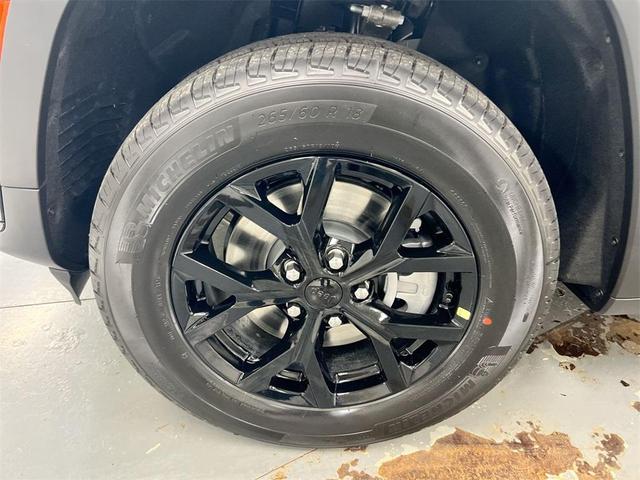 Photo of 2025 Diamond Black Jeep Grand Cherokee L