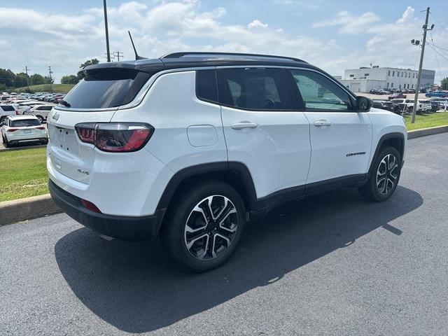 Photo of 2022 Bright White Clearcoat Jeep Compass